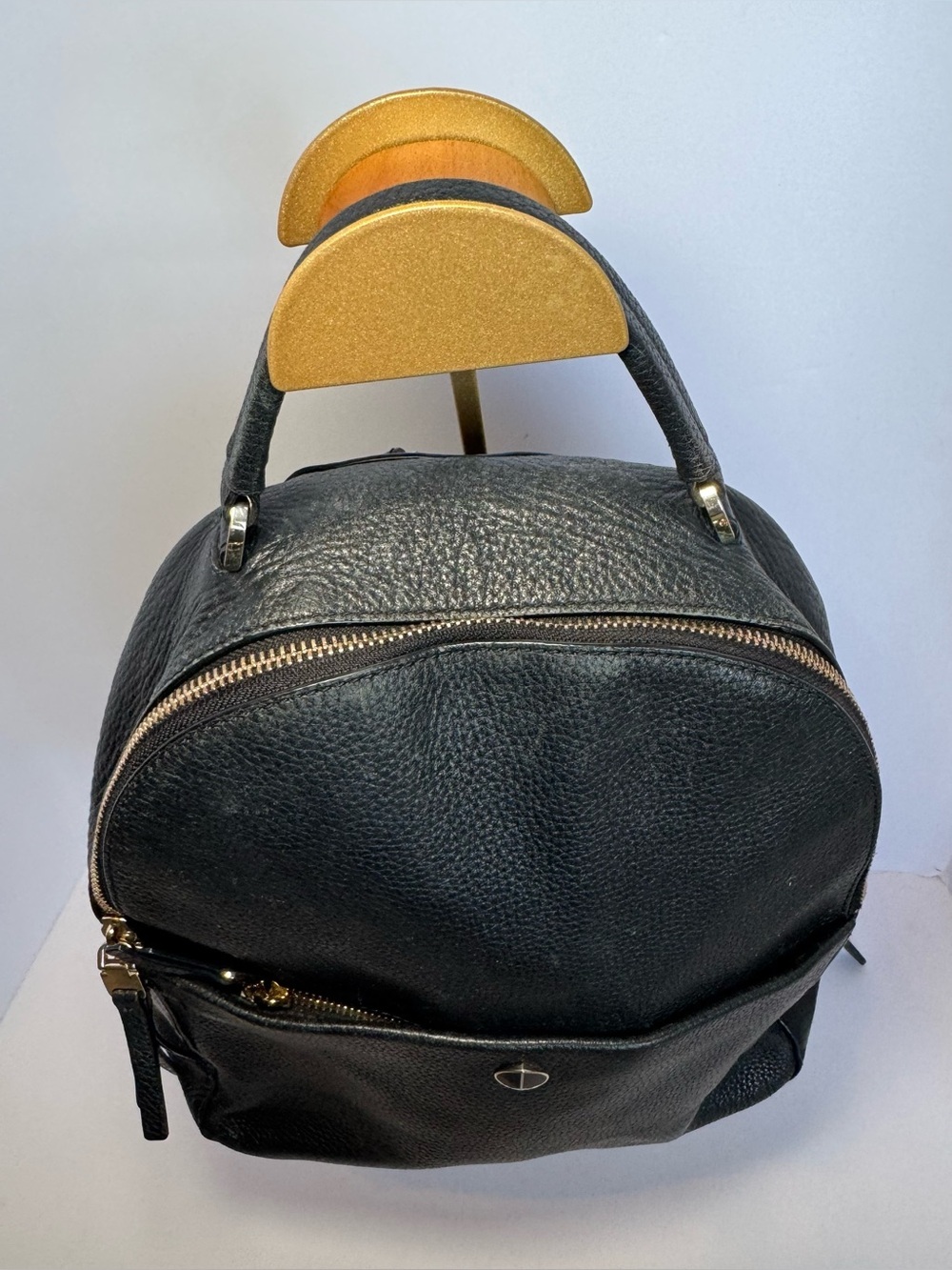 Kate Spade medium backpack in black pebbled leather with gold-tone hardware - Picture 2 of 10